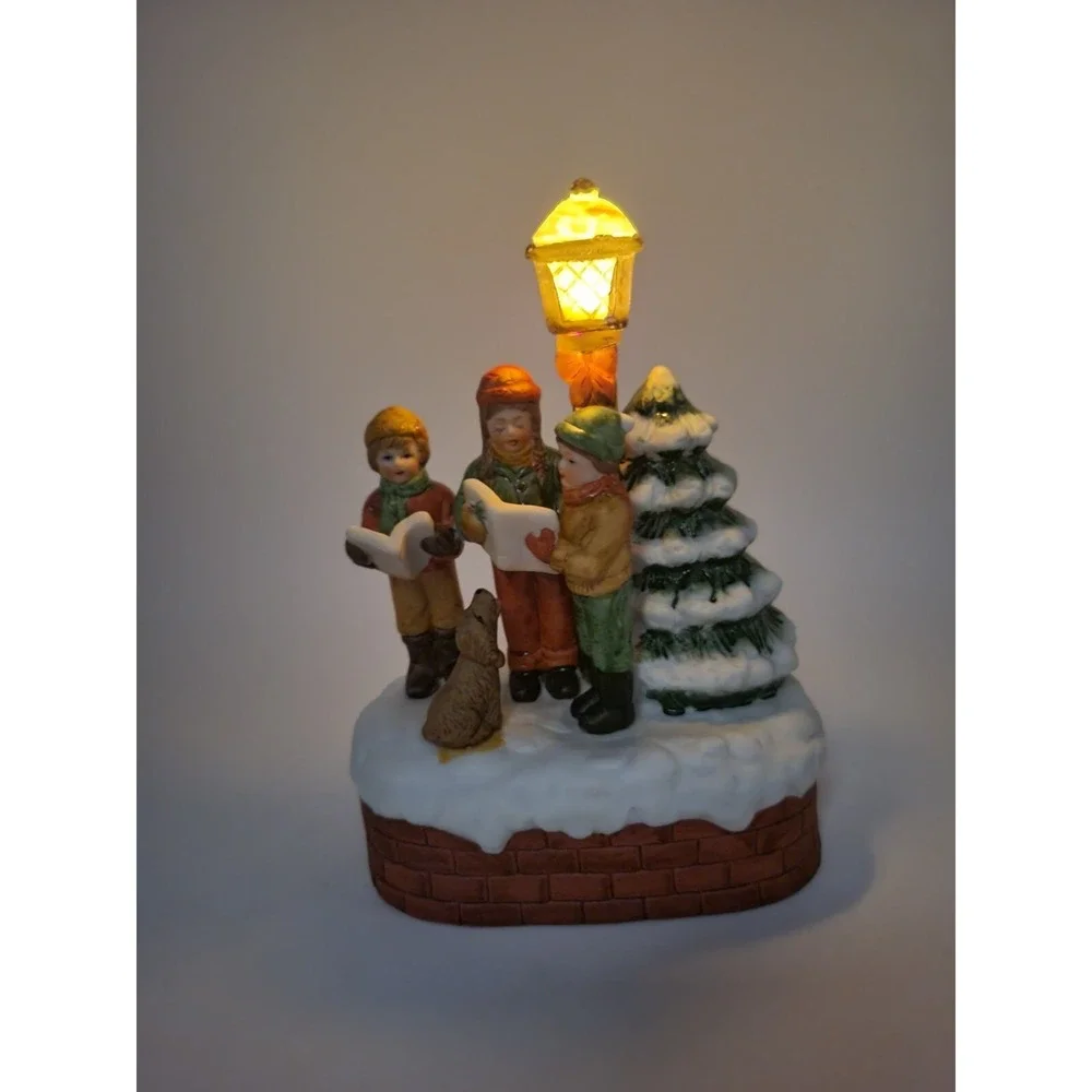 VTG House of Lloyd Carolers lighted music box plays Hark the herald angels‎ sing
